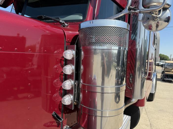 2023 Peterbilt 389-42