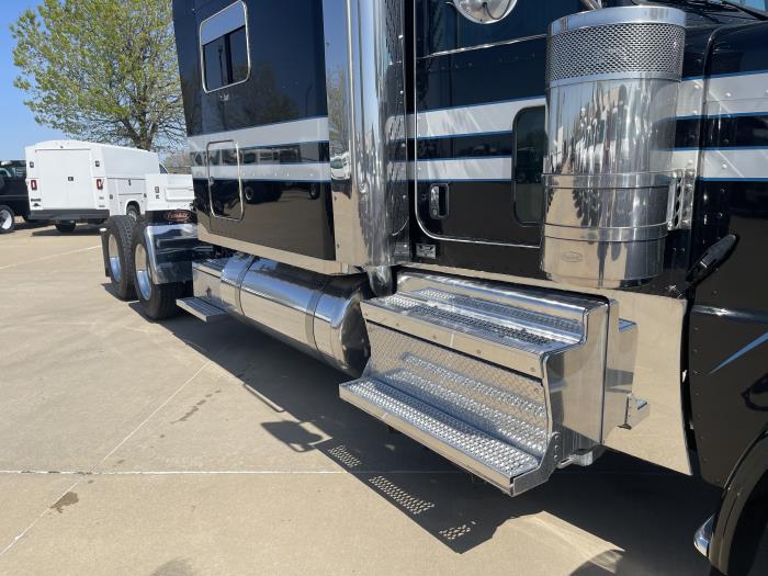 2021 Peterbilt 389-3