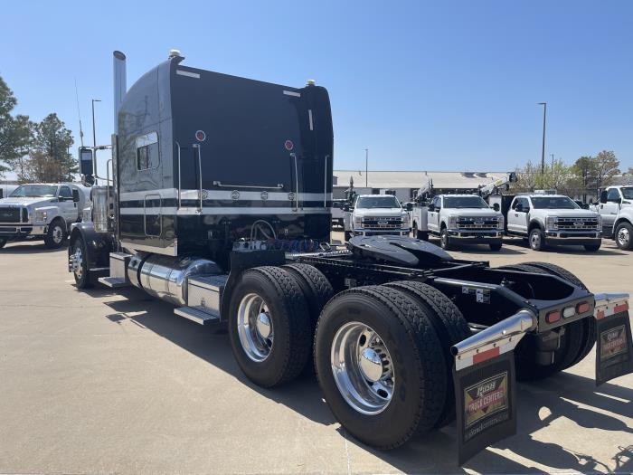 2021 Peterbilt 389-9
