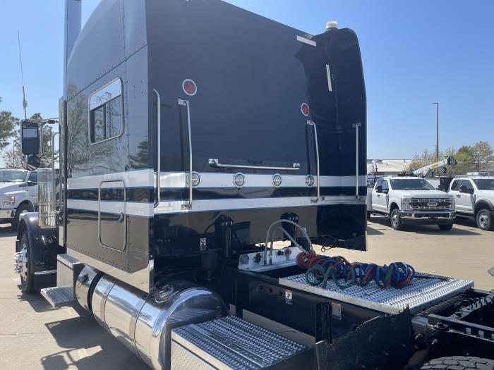 2021 Peterbilt 389-11
