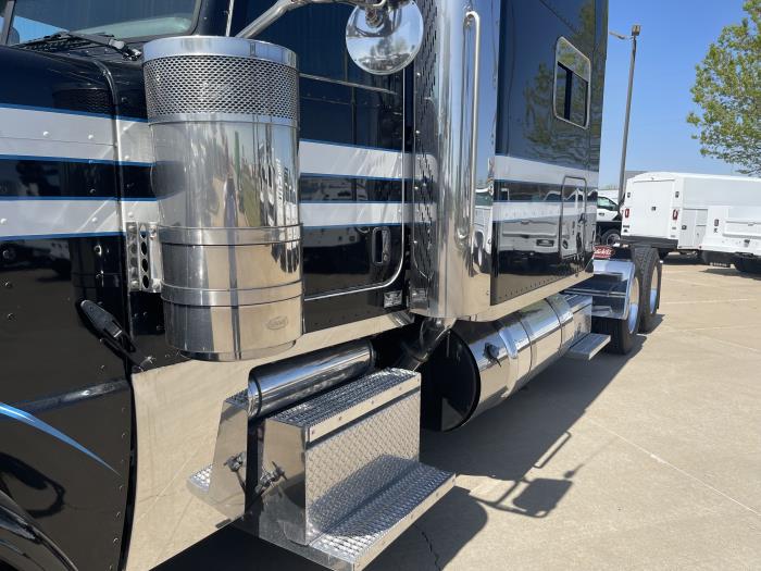 2021 Peterbilt 389-14