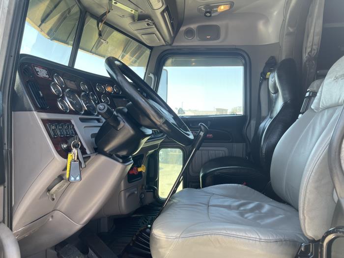 2021 Peterbilt 389-15