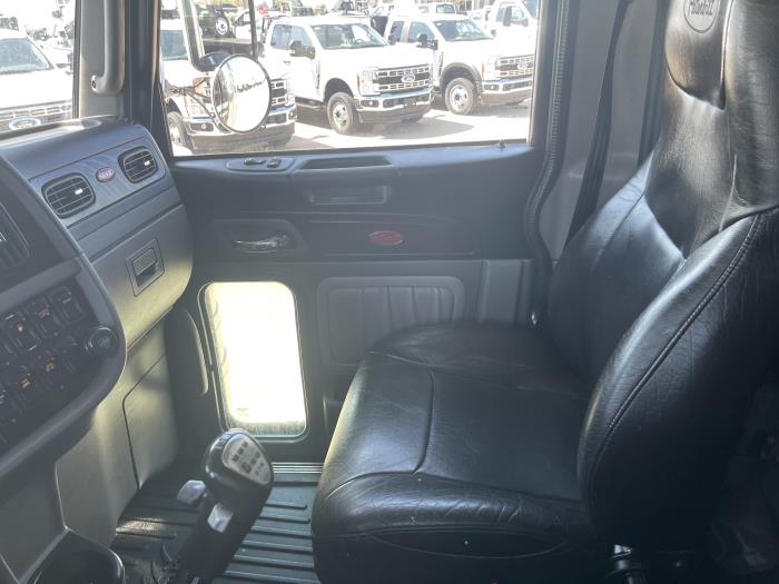 2021 Peterbilt 389-16