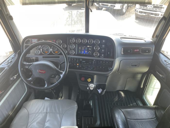 2021 Peterbilt 389-25
