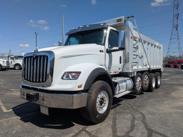 2022 International HX620-1