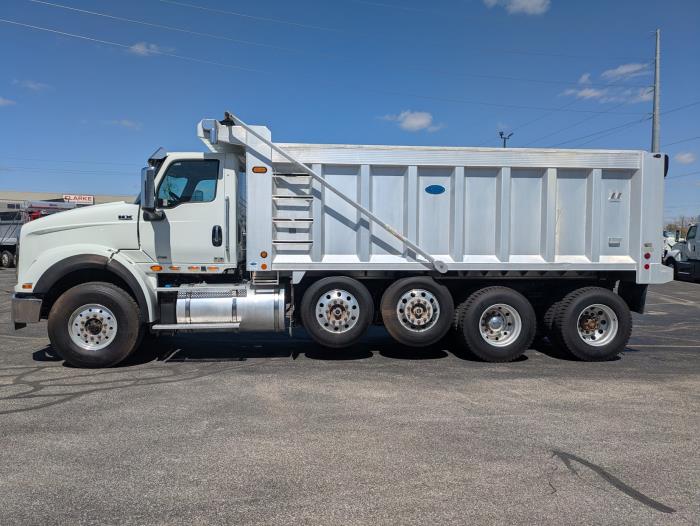 2022 International HX620-7