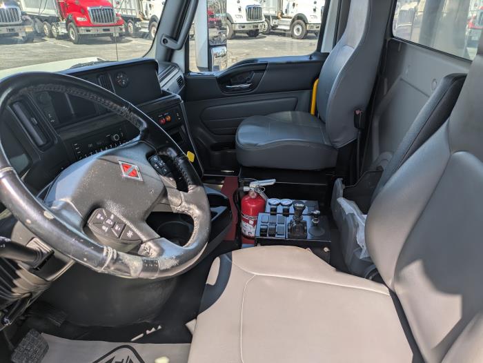 2022 International HX620-2