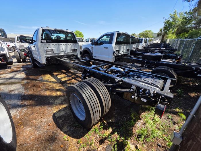 2025 Ford F-600-8