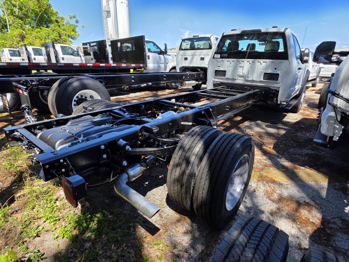 2025 Ford F-600-10