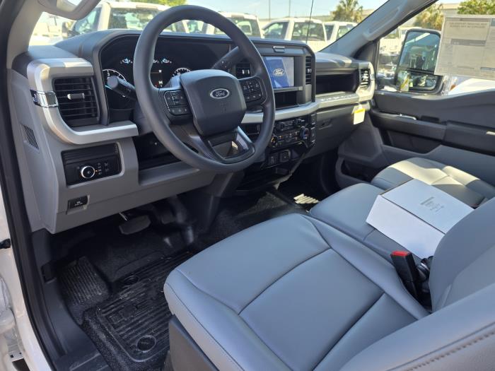 2025 Ford F-600-12