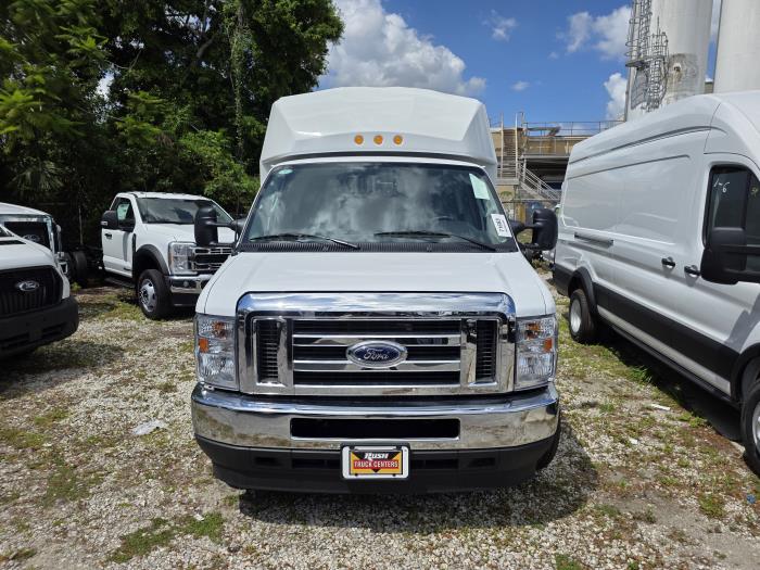 2025 Ford E-350-2