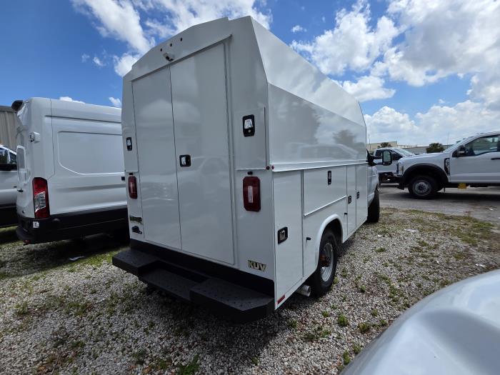 2025 Ford E-350-5