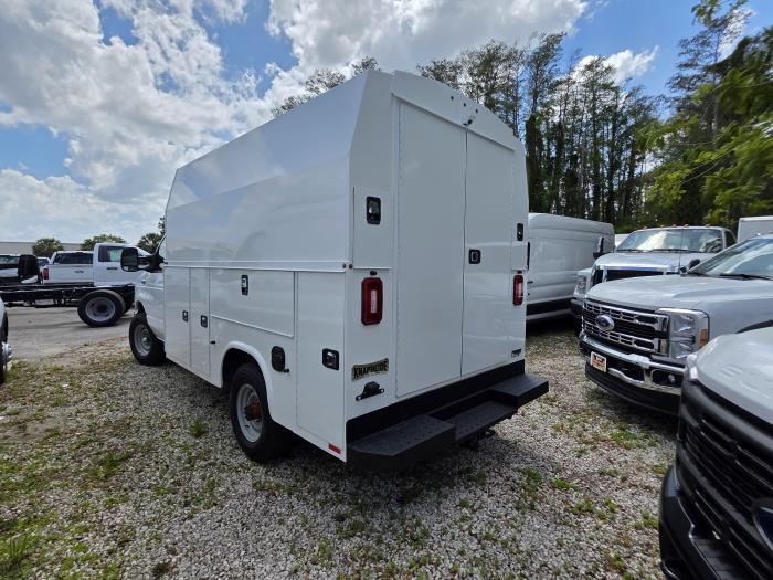 2025 Ford E-350-7