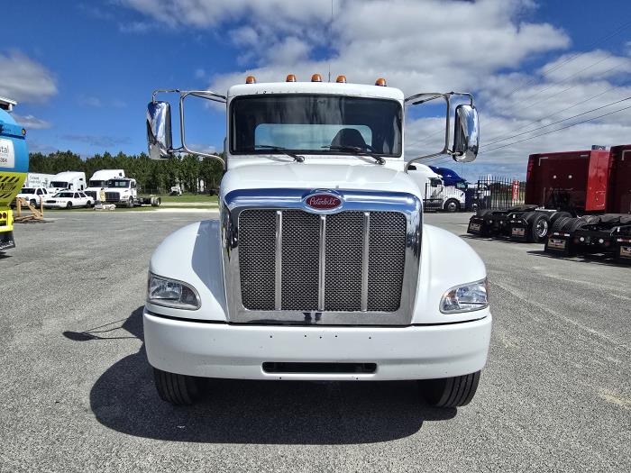 2022 Peterbilt 337-8