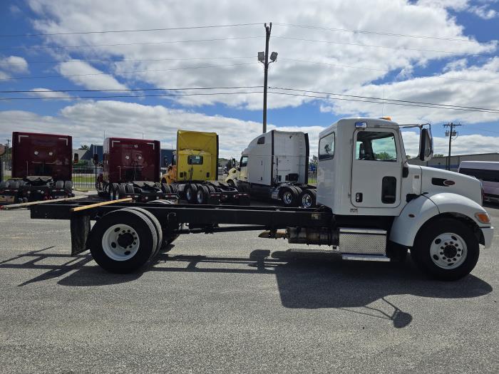 2022 Peterbilt 337-2