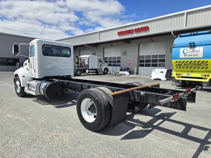 2022 Peterbilt 337-3