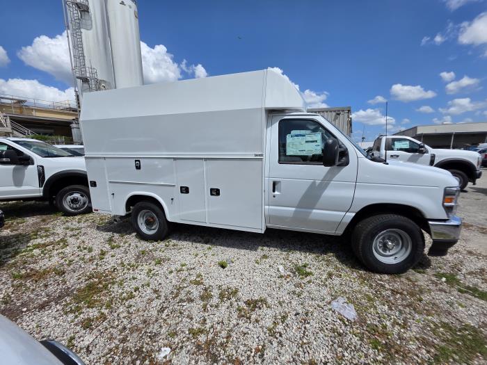 2025 Ford E-350-4