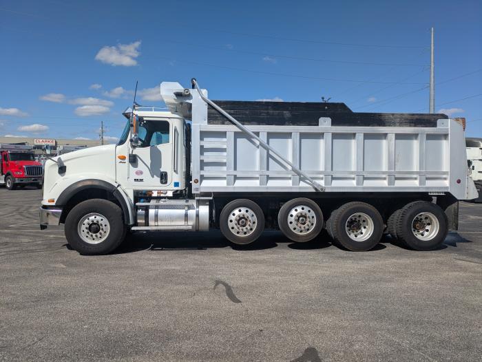 2022 International HX620-8