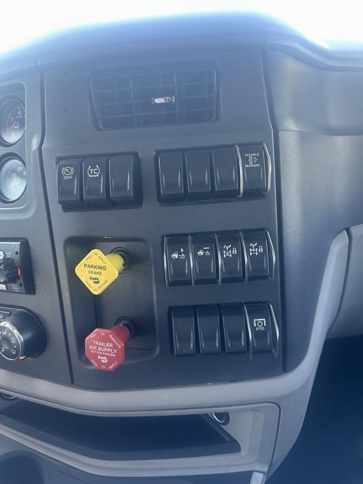 2024 Peterbilt 579-8