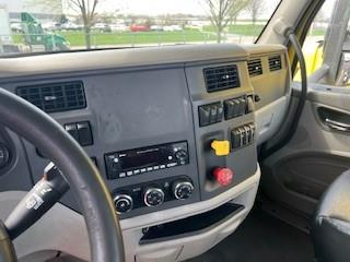 2021 Peterbilt 579-8