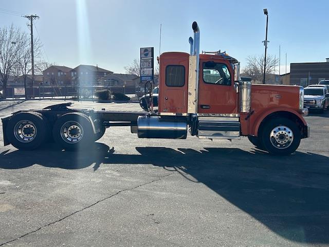 2025 Peterbilt 589-3