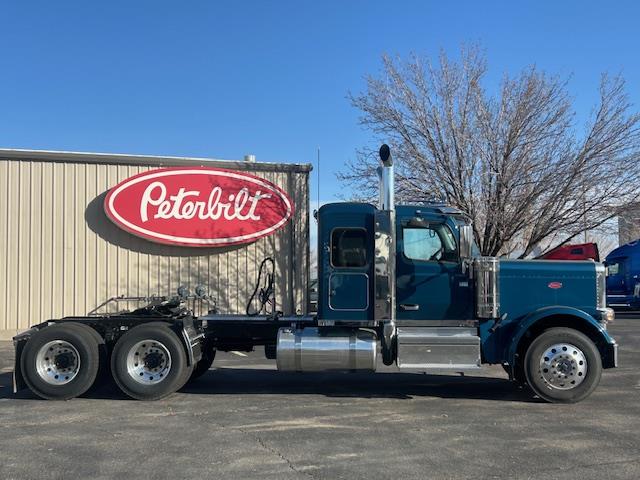 2025 Peterbilt 589-3