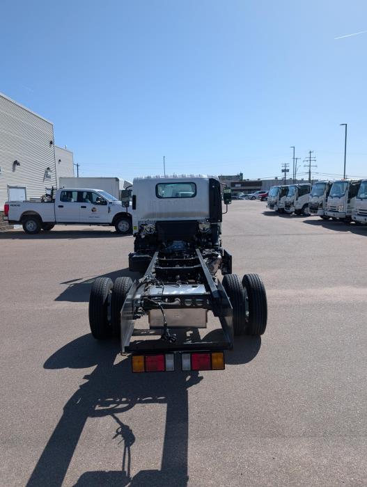 2025 Isuzu NPR-HD-6