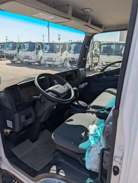 2025 Isuzu NPR-HD-8