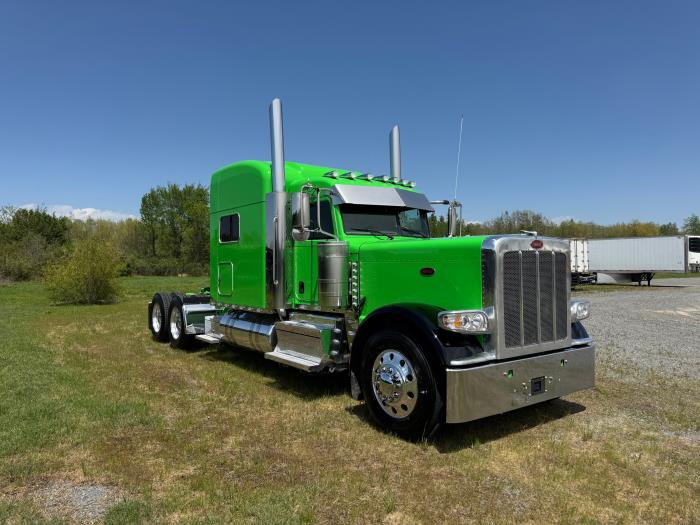 2023 Peterbilt 389-3
