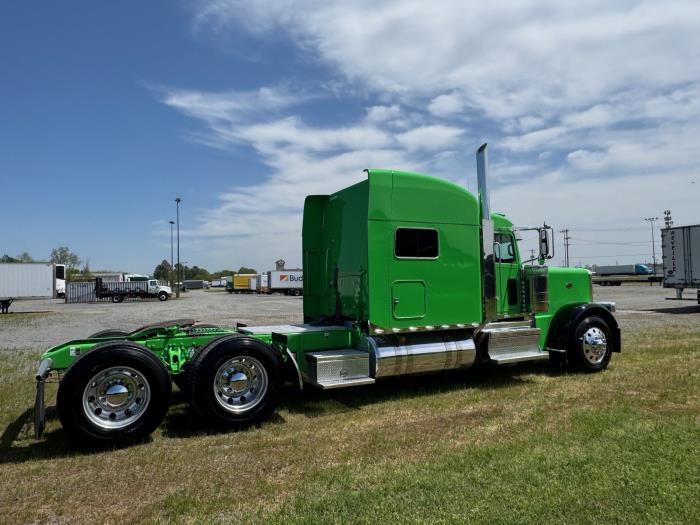 2023 Peterbilt 389-6
