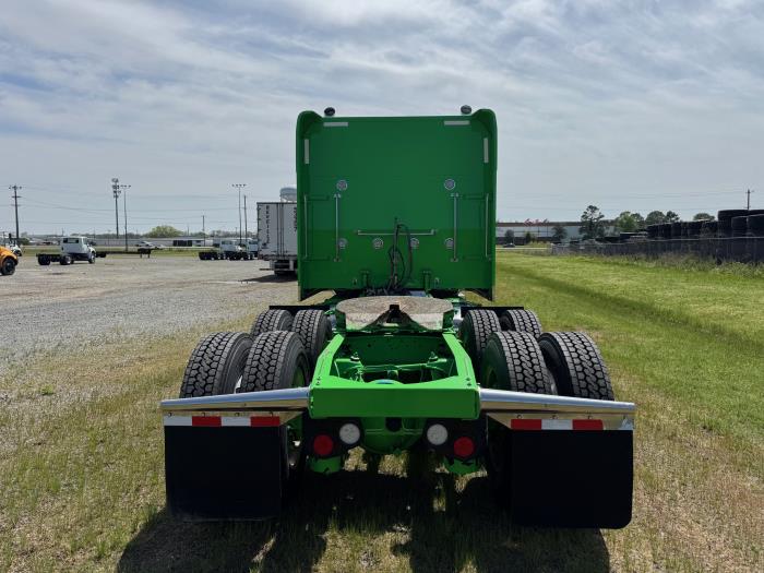 2023 Peterbilt 389-7
