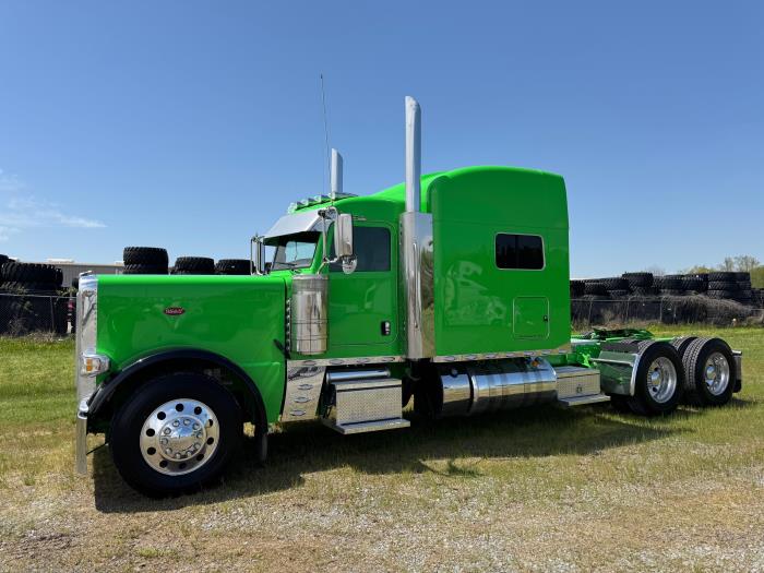 2023 Peterbilt 389-11