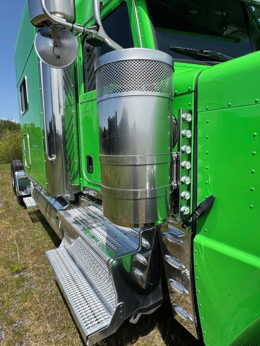 2023 Peterbilt 389-12