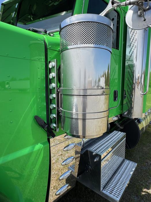 2023 Peterbilt 389-13