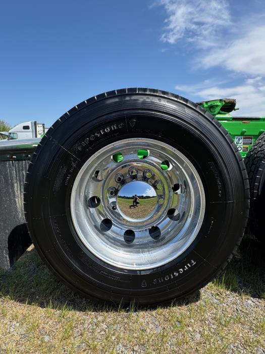 2023 Peterbilt 389-23