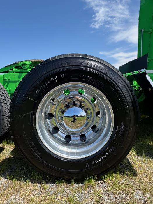 2023 Peterbilt 389-25