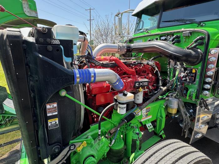 2023 Peterbilt 389-30
