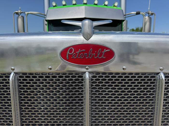 2023 Peterbilt 389-37