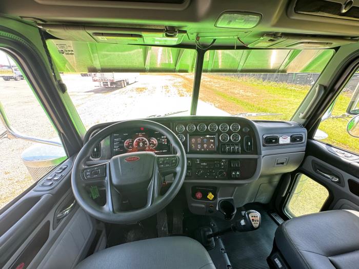 2023 Peterbilt 389-38