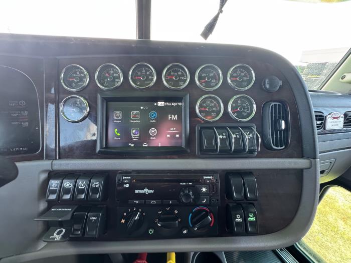 2023 Peterbilt 389-40