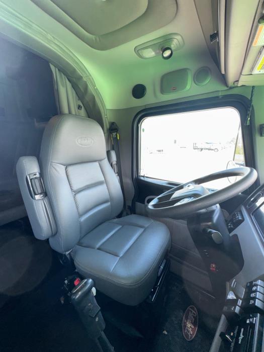 2023 Peterbilt 389-42
