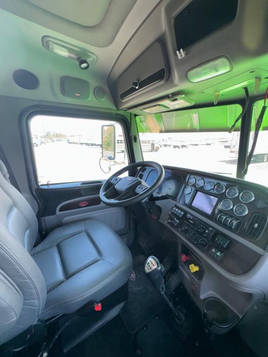 2023 Peterbilt 389-43