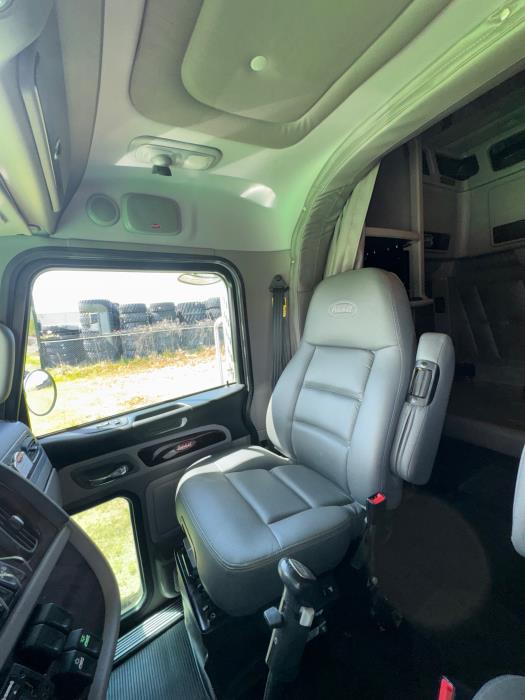 2023 Peterbilt 389-44
