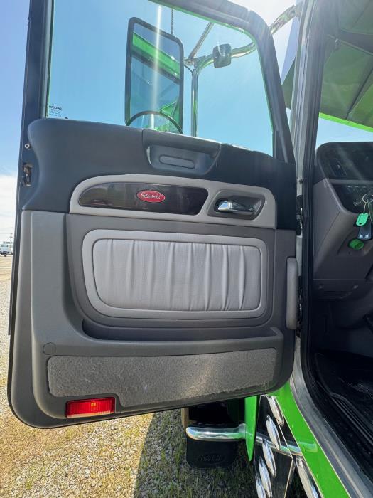 2023 Peterbilt 389-46