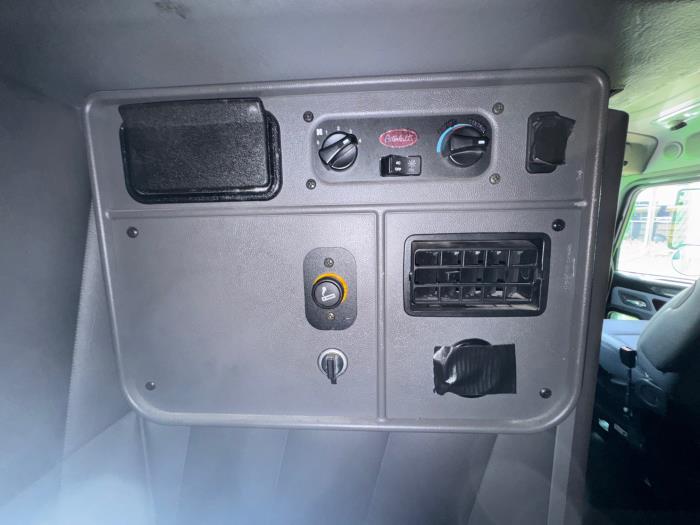 2023 Peterbilt 389-56