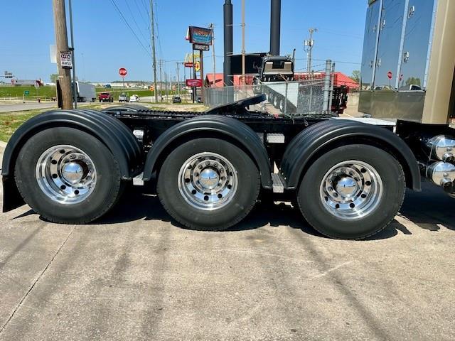 2022 Peterbilt 567-10