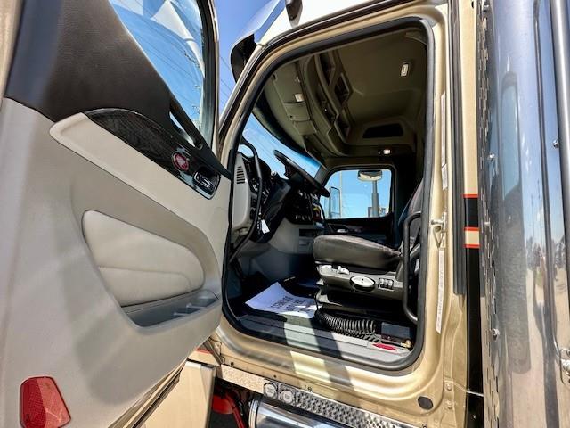 2022 Peterbilt 567-12