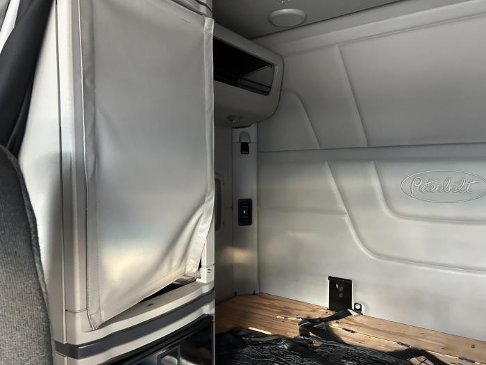 2020 Peterbilt 567-26