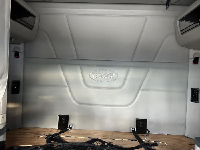 2020 Peterbilt 567-27
