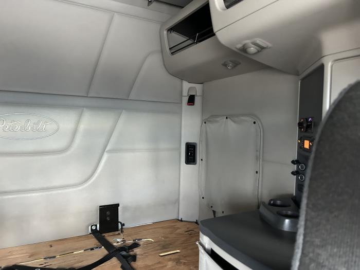 2020 Peterbilt 567-28